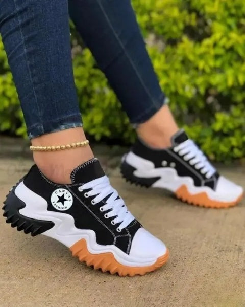 EP | Baskets à lacets Muffin avec œillets et empiècements contrastés