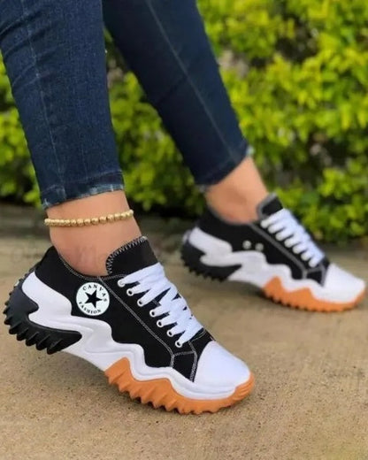 EP | Baskets à lacets Muffin avec œillets et empiècements contrastés